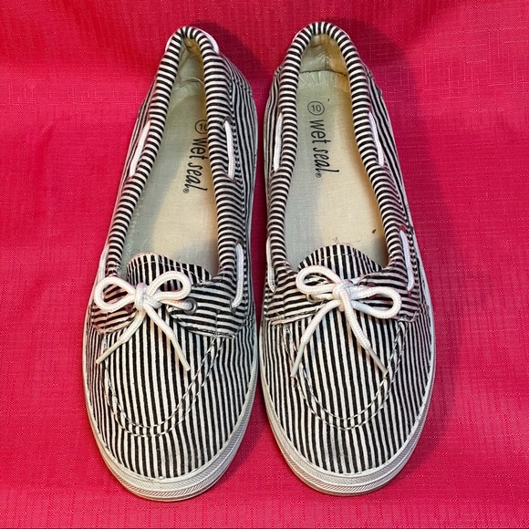 WET SEAL DOCKSIDES SIZE 10 - Picture 4 of 13
